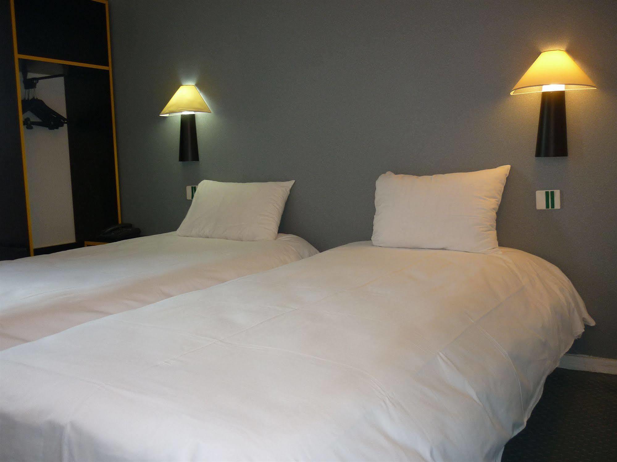 Hotel Le Pavillon De Saint-Lo - Anciennement Lunotel מראה חיצוני תמונה